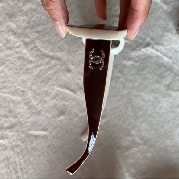 Chanel sunglasses glasses in pristine condition no box. - Picture 3 of 6